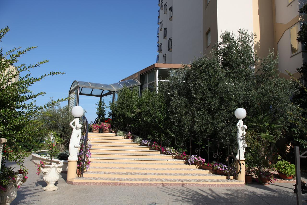 Hotel Plaza Лідо-дельї-Естензі Екстер'єр фото