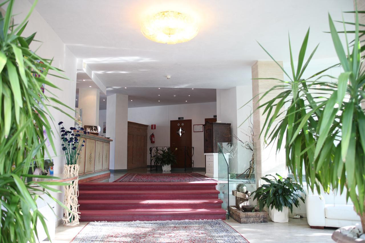 Hotel Plaza Лідо-дельї-Естензі Екстер'єр фото