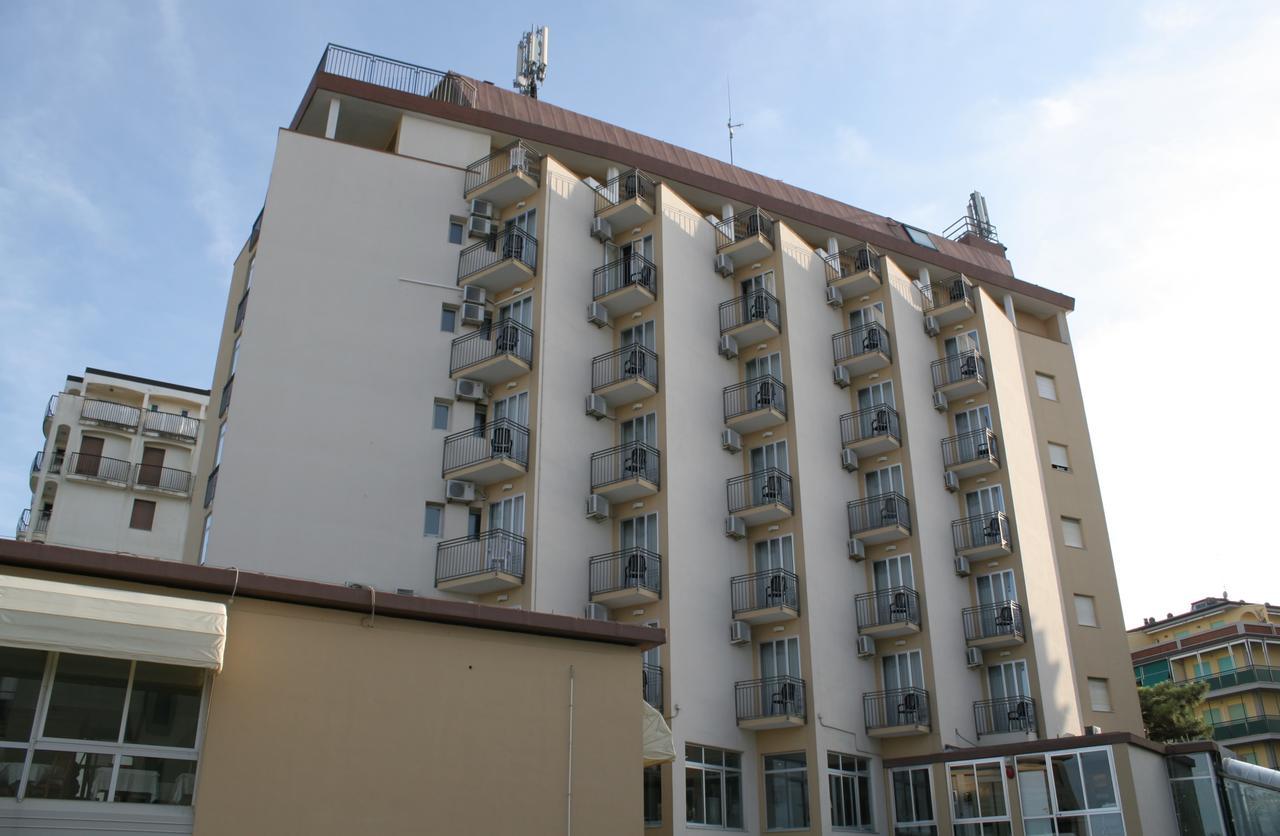 Hotel Plaza Лідо-дельї-Естензі Екстер'єр фото