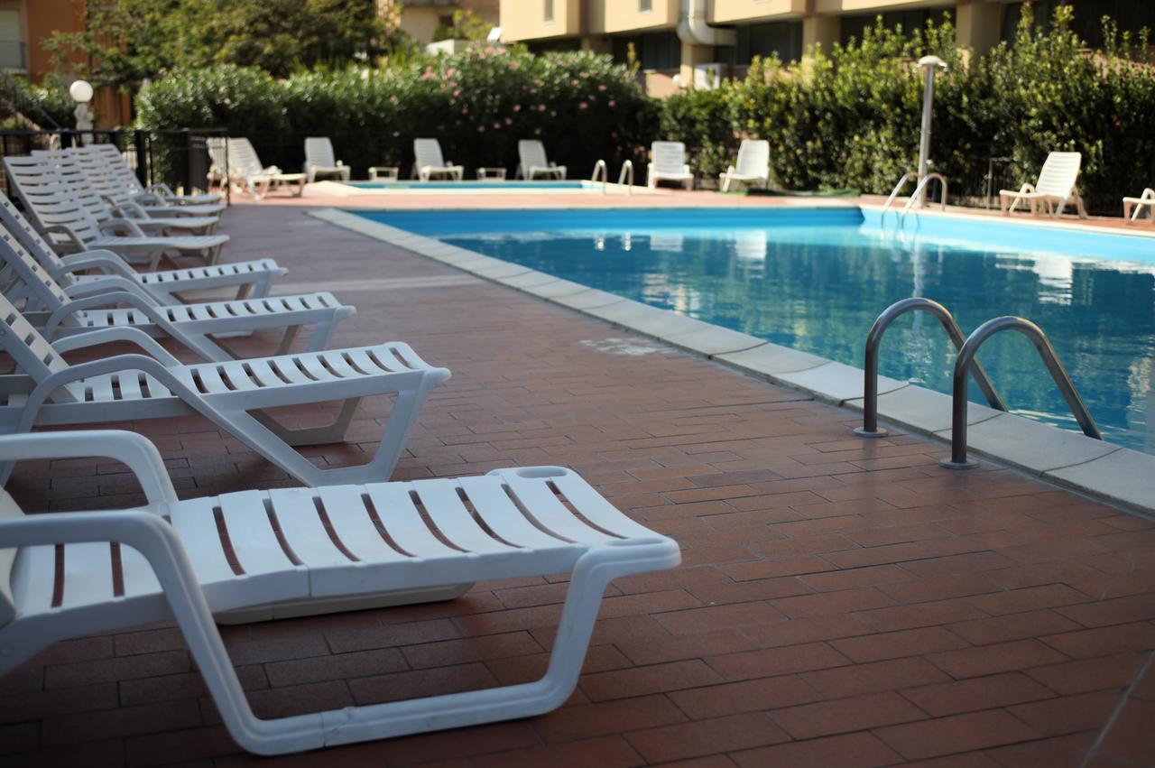 Hotel Plaza Лідо-дельї-Естензі Екстер'єр фото