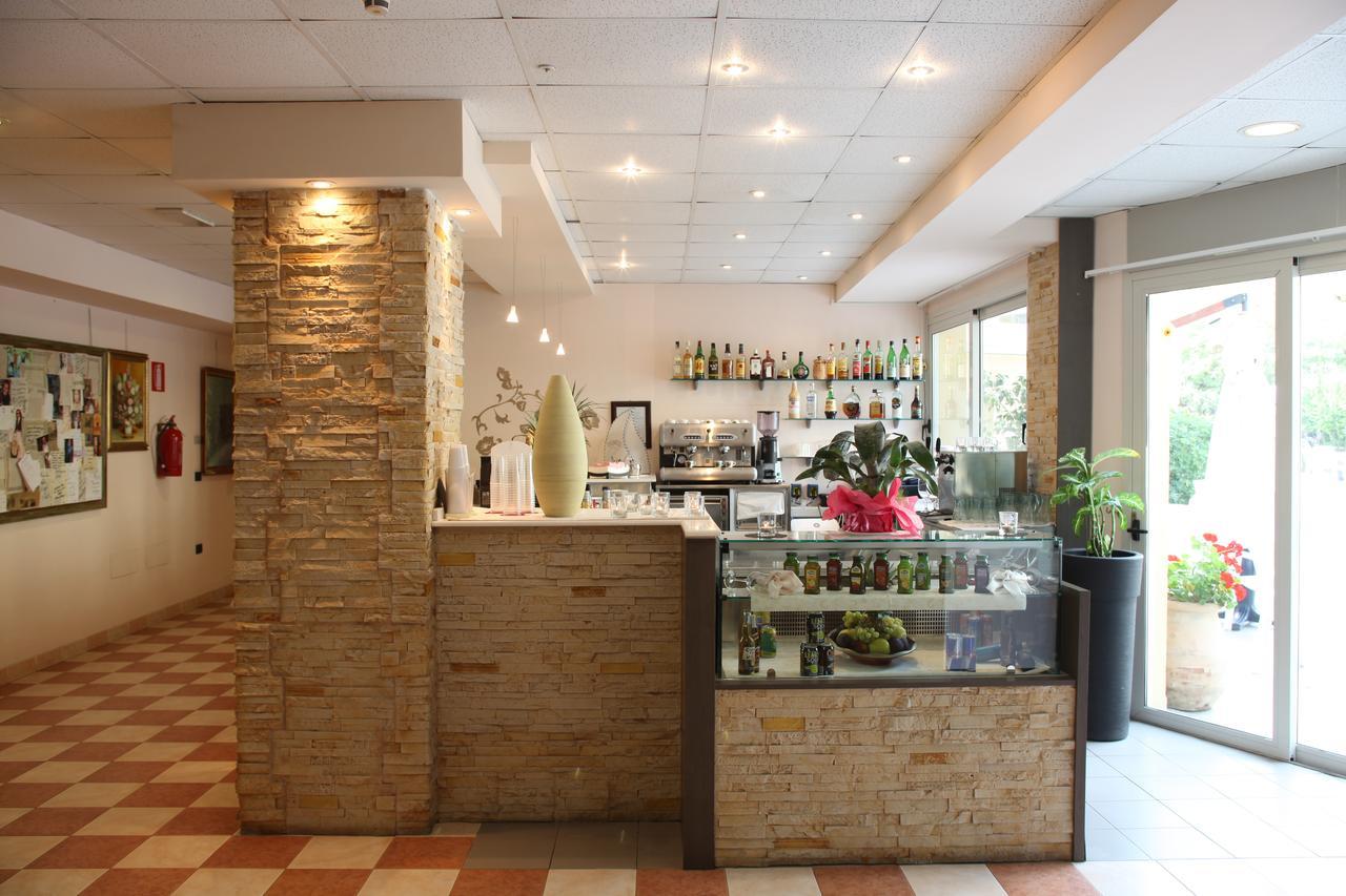Hotel Plaza Лідо-дельї-Естензі Екстер'єр фото