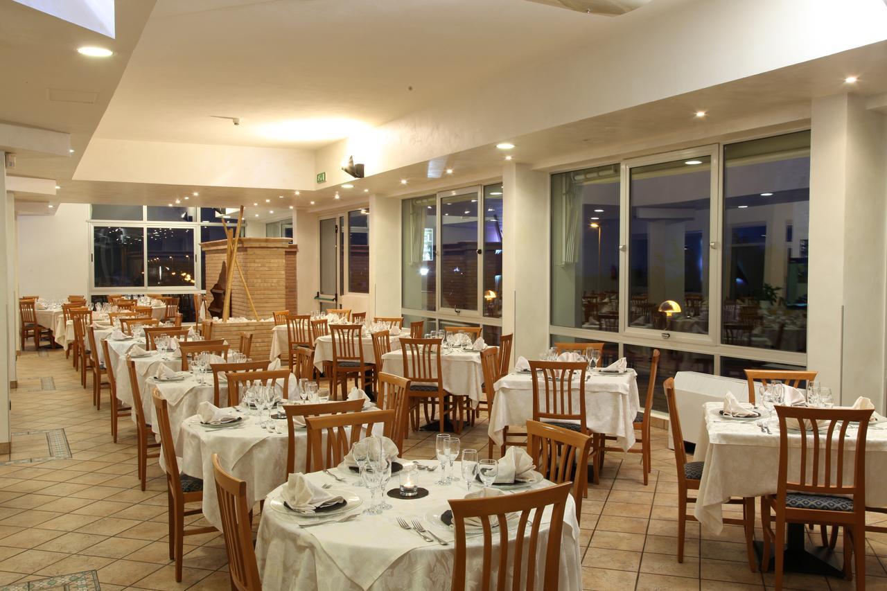 Hotel Plaza Лідо-дельї-Естензі Екстер'єр фото
