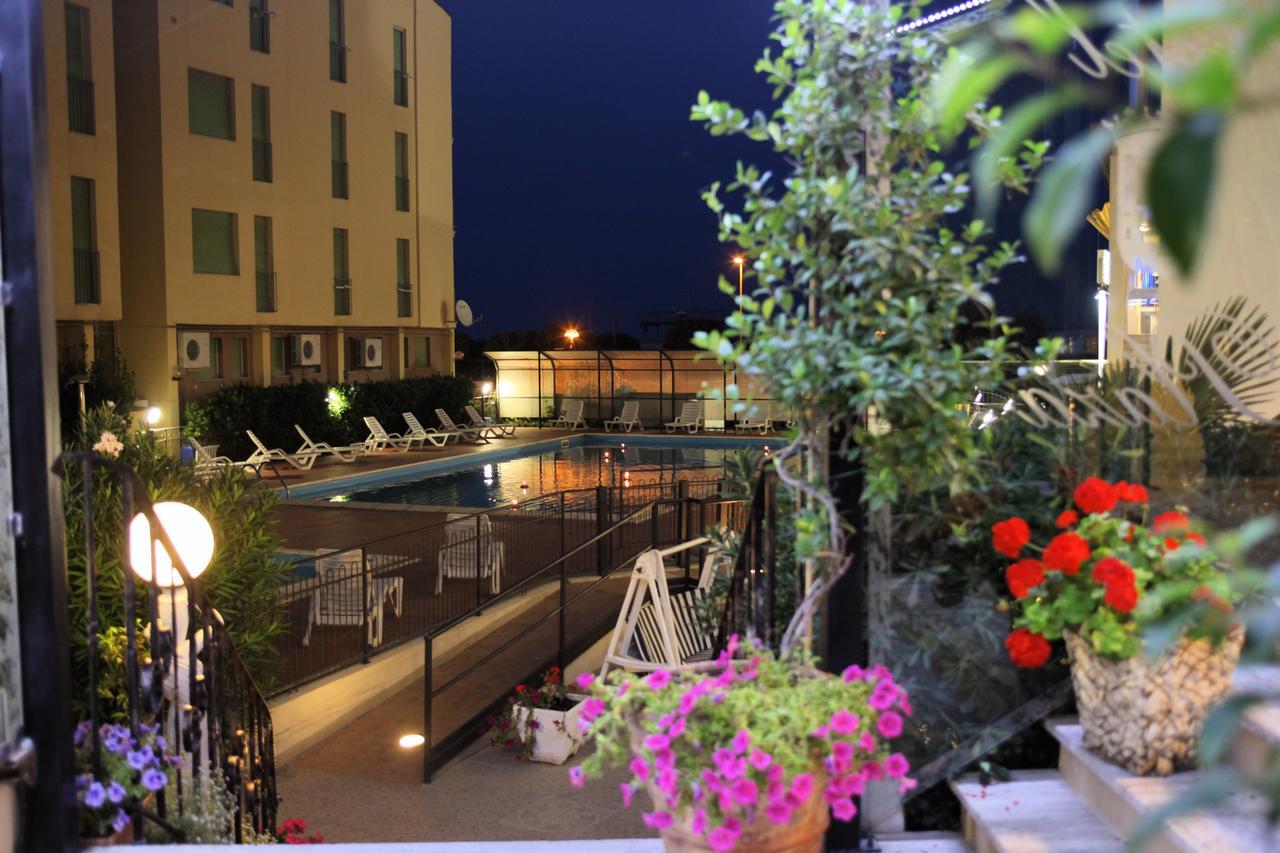 Hotel Plaza Лідо-дельї-Естензі Екстер'єр фото