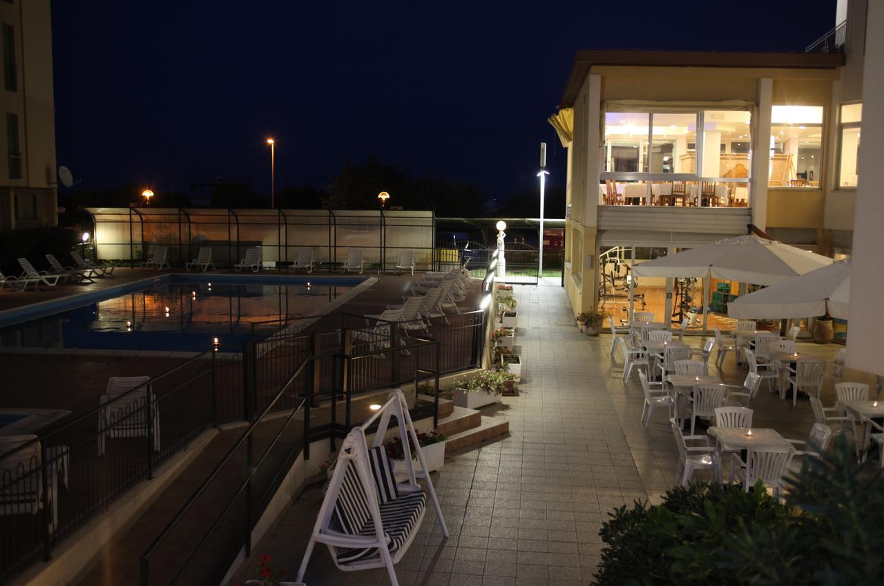 Hotel Plaza Лідо-дельї-Естензі Екстер'єр фото