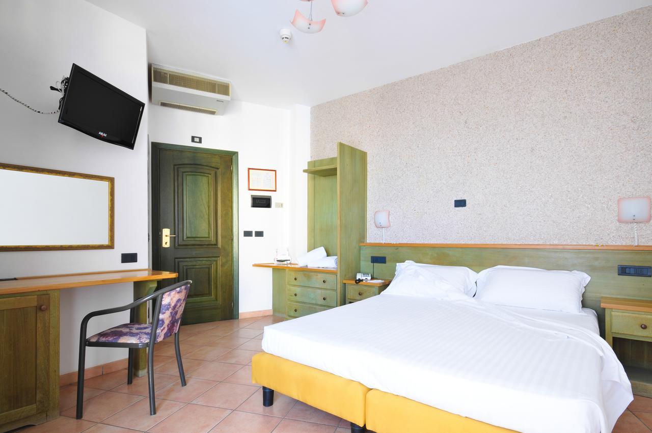 Hotel Plaza Лідо-дельї-Естензі Екстер'єр фото