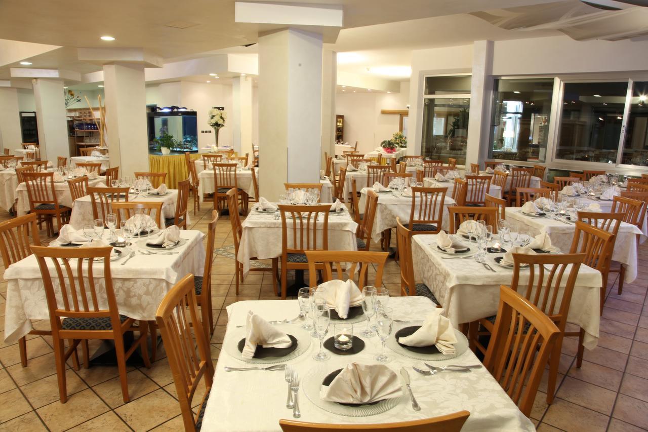 Hotel Plaza Лідо-дельї-Естензі Екстер'єр фото