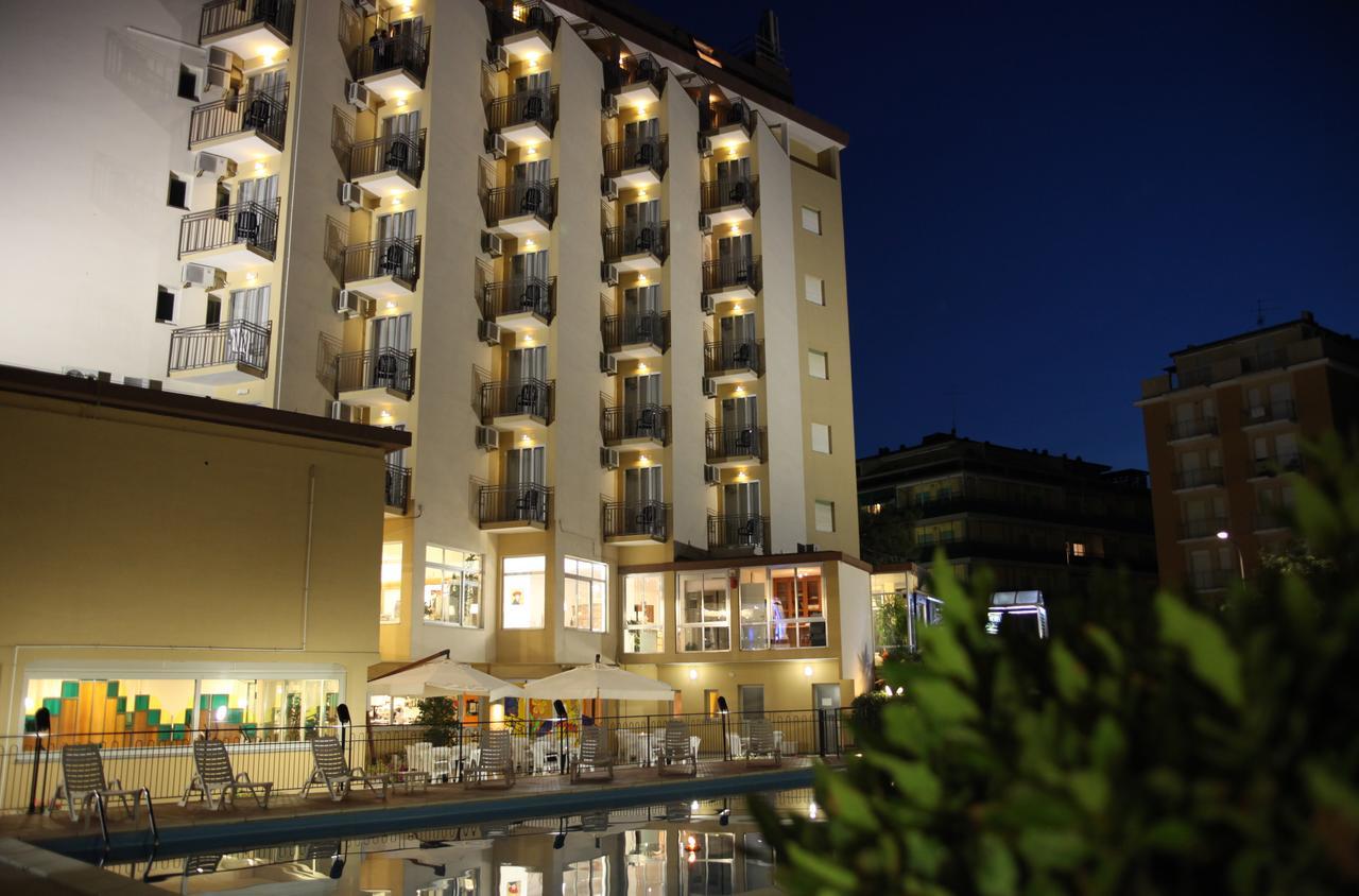 Hotel Plaza Лідо-дельї-Естензі Екстер'єр фото