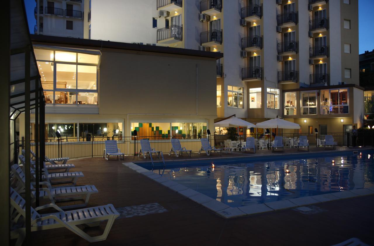 Hotel Plaza Лідо-дельї-Естензі Екстер'єр фото