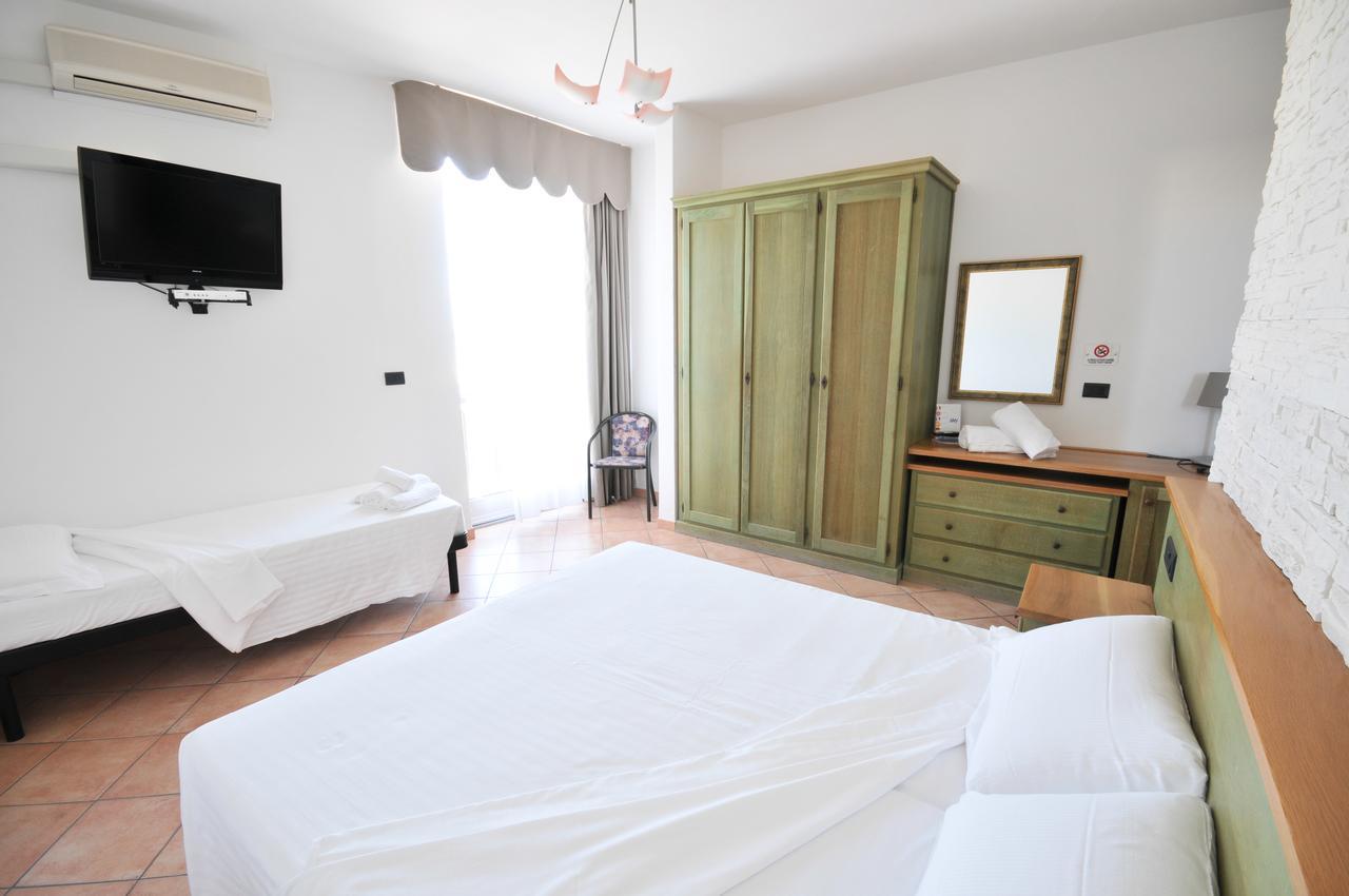 Hotel Plaza Лідо-дельї-Естензі Екстер'єр фото