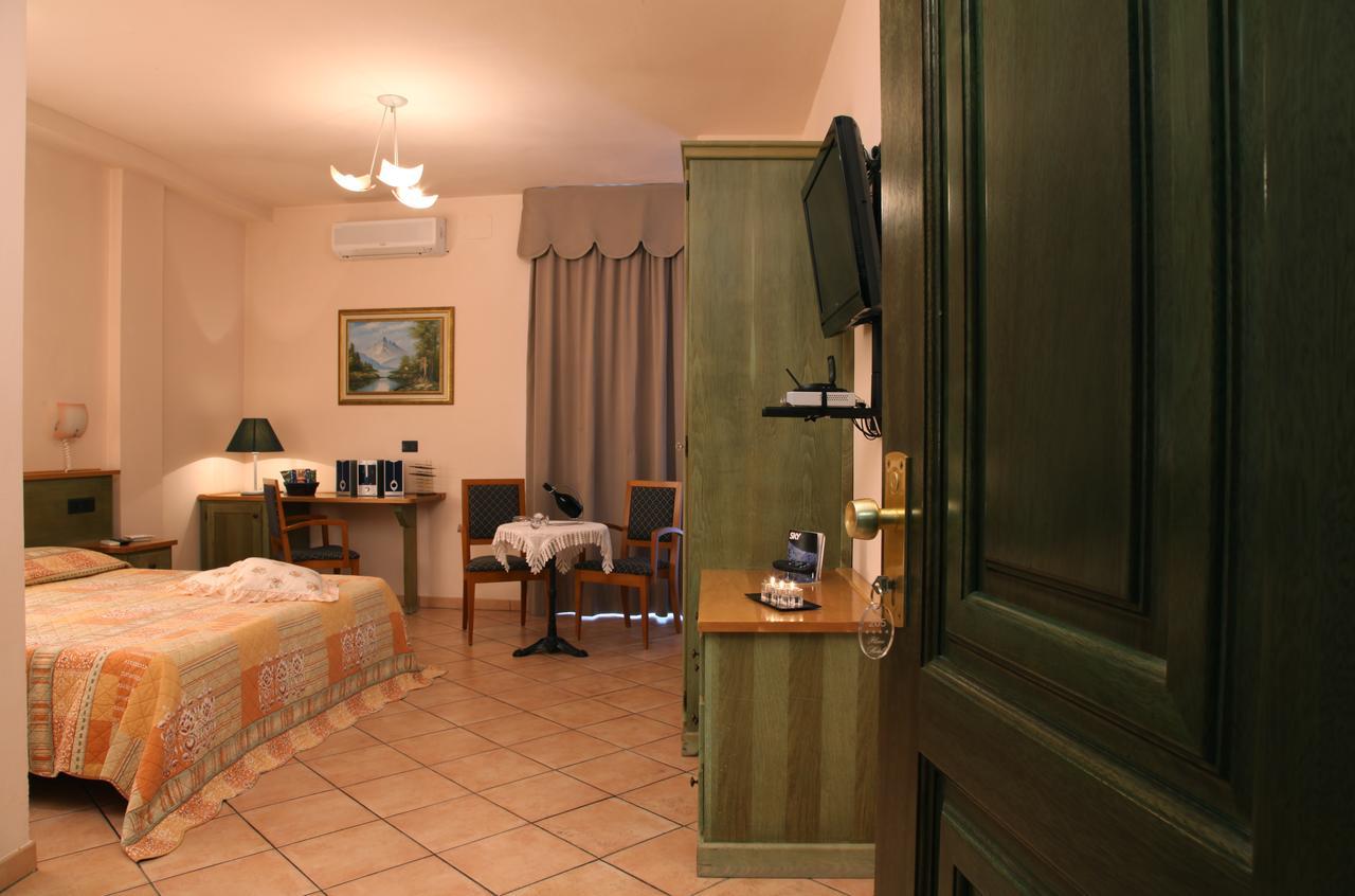 Hotel Plaza Лідо-дельї-Естензі Екстер'єр фото